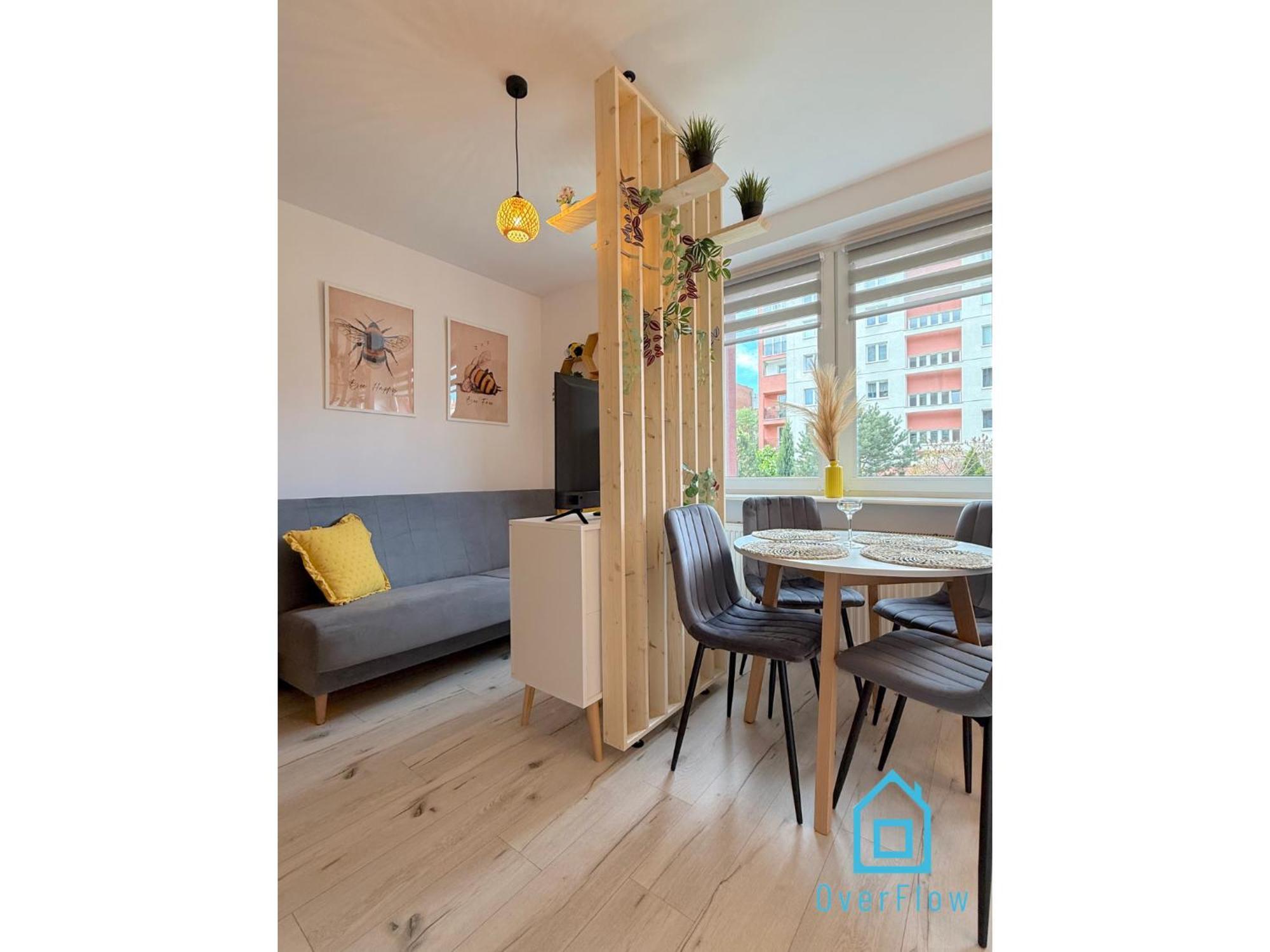 Honey Apartment- Cozy Retreat, 10 Minutes To Old Town Apartment *