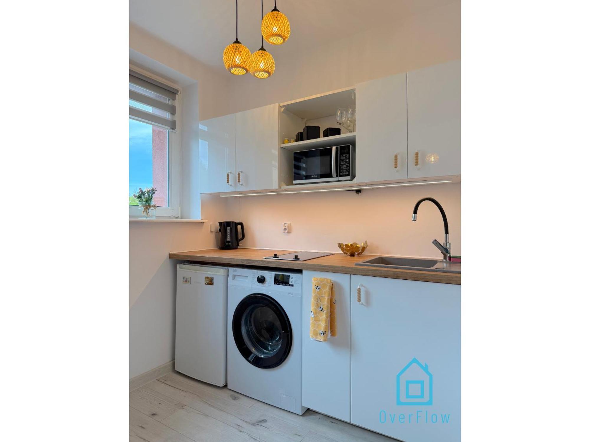 Honey Apartment- Cozy Retreat, 10 Minutes To Old Town Apartment *