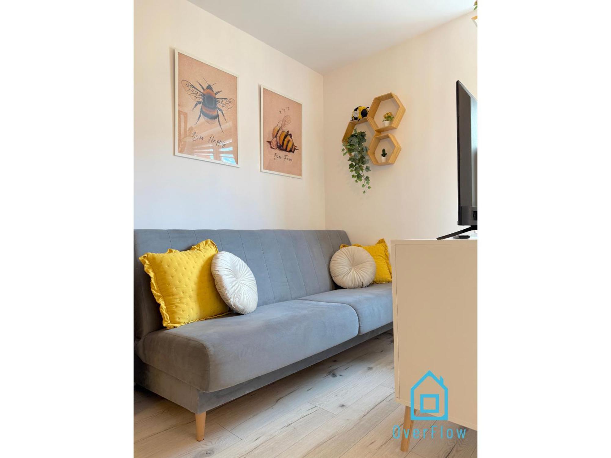 Honey Apartment- Cozy Retreat, 10 Minutes To Old Town Apartment