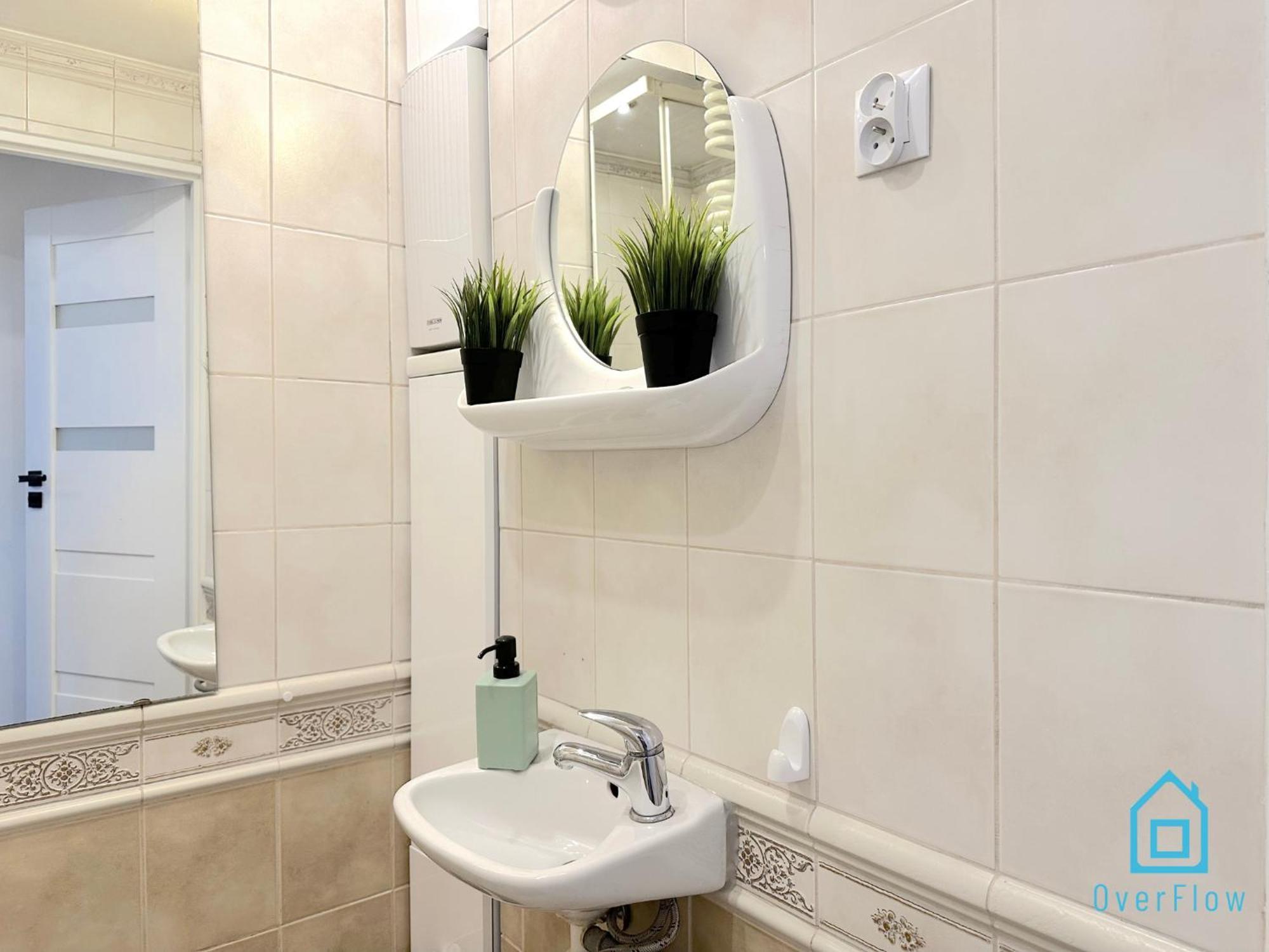 Apartment Honey Apartment- Cozy Retreat, 10 Minutes To Old Town *