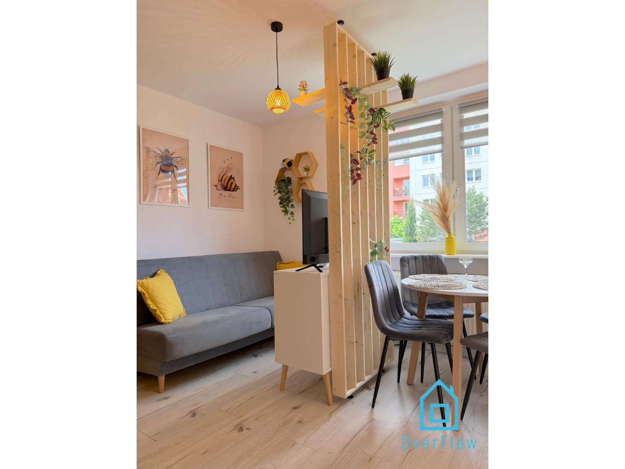 Apartment Honey Apartment- Cozy Retreat, 10 Minutes To Old Town Danzig